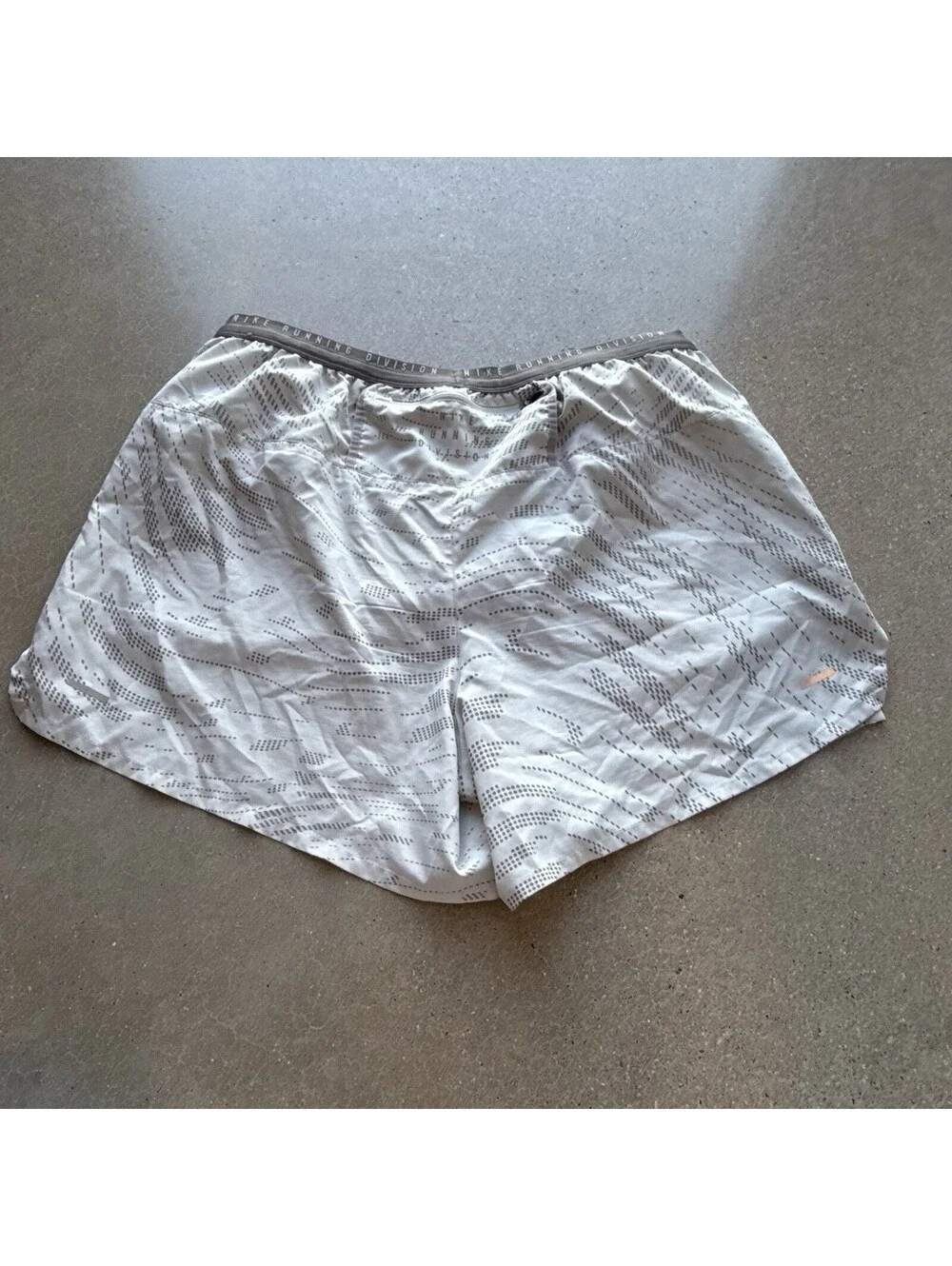 Nike Running  Division Shorts Men’s Sz XL Ivory